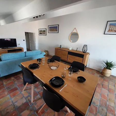 Au Cœur Du Centre Historique - Immeuble Classé - Terrasse - Climatisé * Nîmes