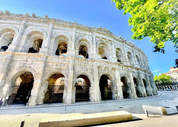 Au Coeur Du Centre Historique - Immeuble Classe - Terrasse - Climatise * Nîmes